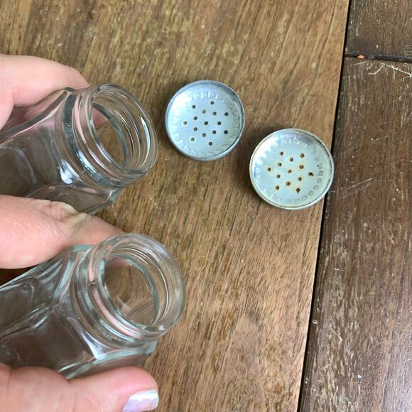 Vintage Faceted Blown Glass Galvanized Aluminum Diner Salt and Pepper‎ Shakers - Picture 4 of 7